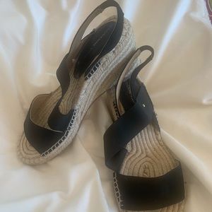 Adrienne Vittadini  Size 8.5 Wedge